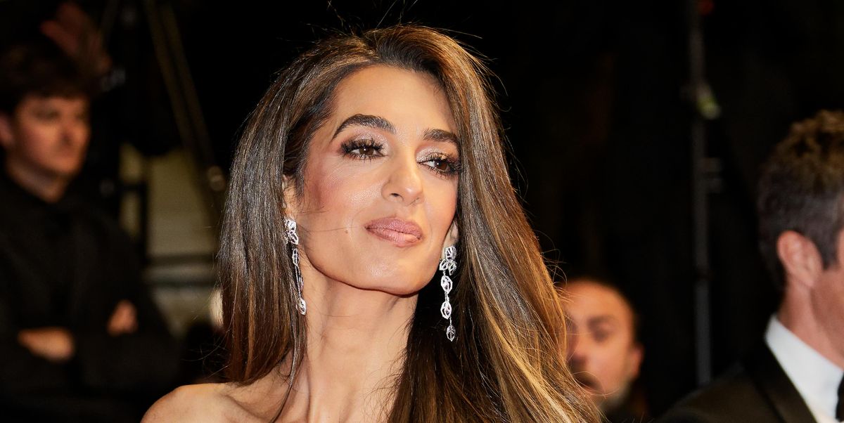 Amal Clooney cambia look e questo é il migliore gloss per i suoi capelli