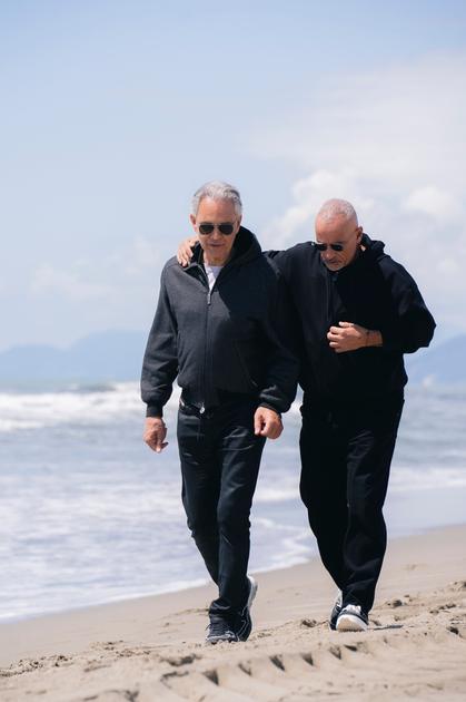 Eros Ramazzotti nella villa Bocelli per registrare il nuovo album