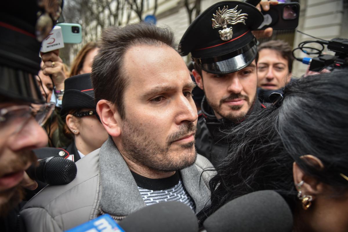 l’appunto “118 stesa in fondo scala Stasi”, la nota “1) chiamate vs fisso Poggi” e il memoriale della Bozzola