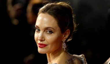 Angelina Jolie vuole lasciare l'America e trasferirsi in Cambogia con i figli