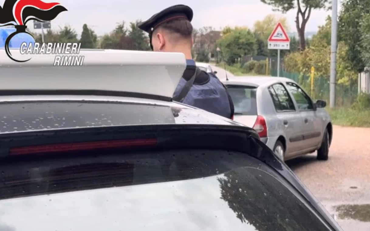 Rimini, picchiano e drogano figlia per farla sposare in Bangladesh: genitori arrestati