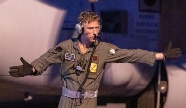 Aereo Ryanair rischia di finire il carburante, costretto all’atterraggio di emergenza: “Restavano solo 6 minuti”