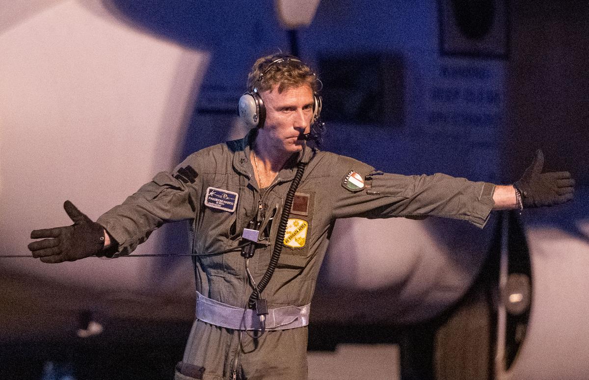 Aereo Ryanair rischia di finire il carburante, costretto all’atterraggio di emergenza: “Restavano solo 6 minuti”