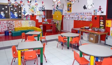 Bimba dice alla madre di essere stata legata alla sedia dall'educatrice, la donna nega: licenziata, aperta indagine