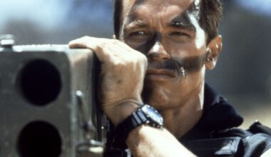 Schwarzenegger, in questo film combatte contro "Freddie Mercury"