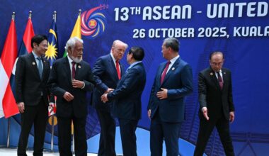 Usa-Cina, Bessent: 'Accordo su terre rare e soia'. Esclusi i dazi al 100% per Pechino - Notizie