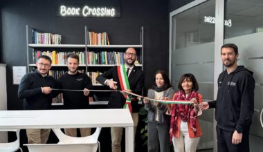 Sport e cultura, inaugurato il nuovo punto lettura nella sala d'attesa del centro sportivo