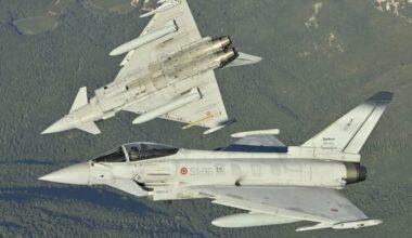 entrati in azione i caccia dell'Aeronautica