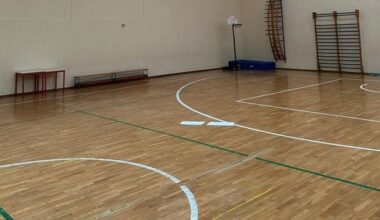 Cadono pannelli in palestra. Quasi colpite due ragazzine