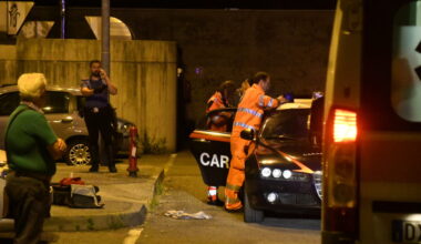 La festa di famiglia e poi l'incubo, ragazze aggredite e rapinate nel parcheggio: 24enne accoltellata