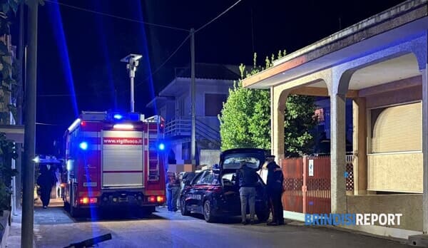 Carabinieri e vigili del fuoco sul luogo della tragedia, a San Pietro Carabinieri e vigili del fuoco sul luogo della tragedia, a San Pietro