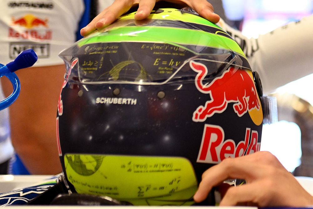 Il casco di Isack Hadjar