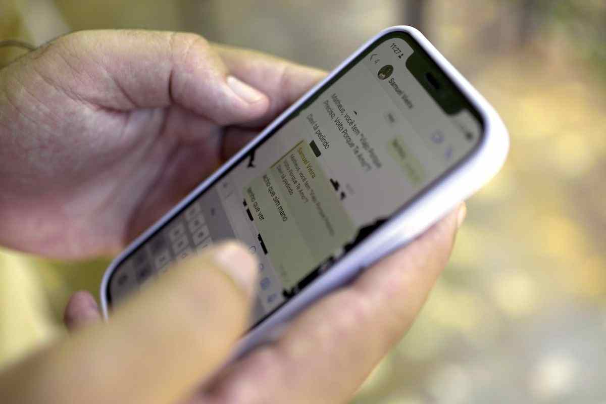 chat smartphone Scrittura colorata su Instagram, Facebook e WhatsApp