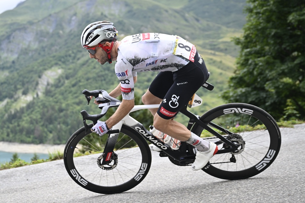 Anche la Coppa Agostoni è della UAE Emirates! Trionfa Adam Yates, Velasco sul podio