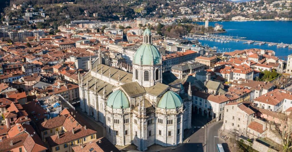Il centro storico di Como diventa un maxi ambulatorio a cielo aperto: vaccini, test, screening e visite gratis
