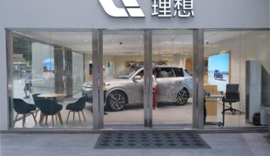 Il taglio dei prezzi delle auto elettriche affonda i concessionari: cosa succede in Cina? - News