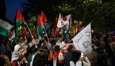 Corteo per la Flotilla in diretta a Milano: “Israele nazista, Meloni gerarca”. Traffico in tilt fra gli applausi