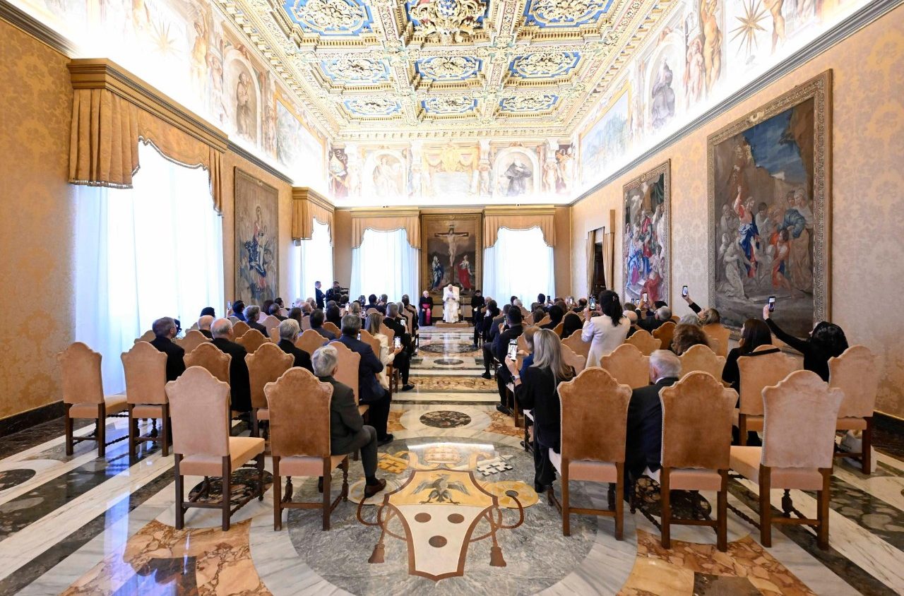 Il Papa: l'IA non sostituisce un medico, importante il rapporto con il paziente
