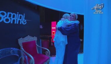 Tina e Gemma: l’abbraccio - Uomini e donne Clip | Witty TV - Witty TV