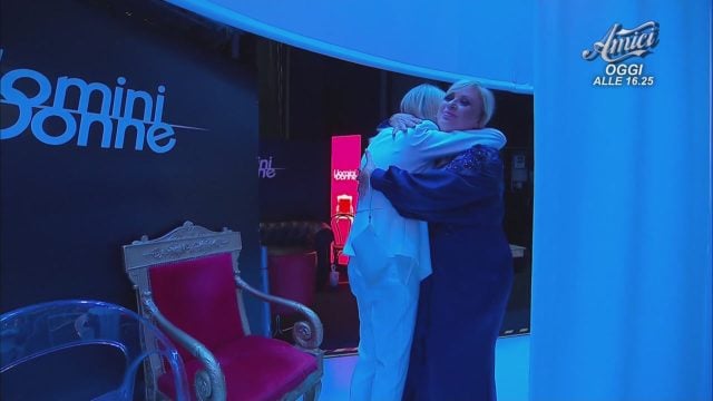 Tina e Gemma: l’abbraccio - Uomini e donne Clip | Witty TV - Witty TV