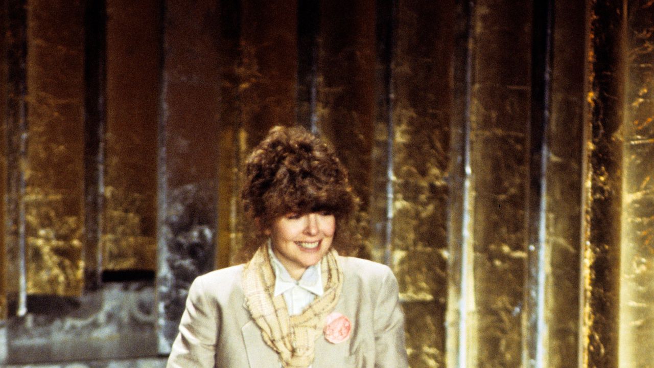Diane Keaton è morta a 79 anni: addio alla prima donna che vestì il power dressing di Armani agli Oscar