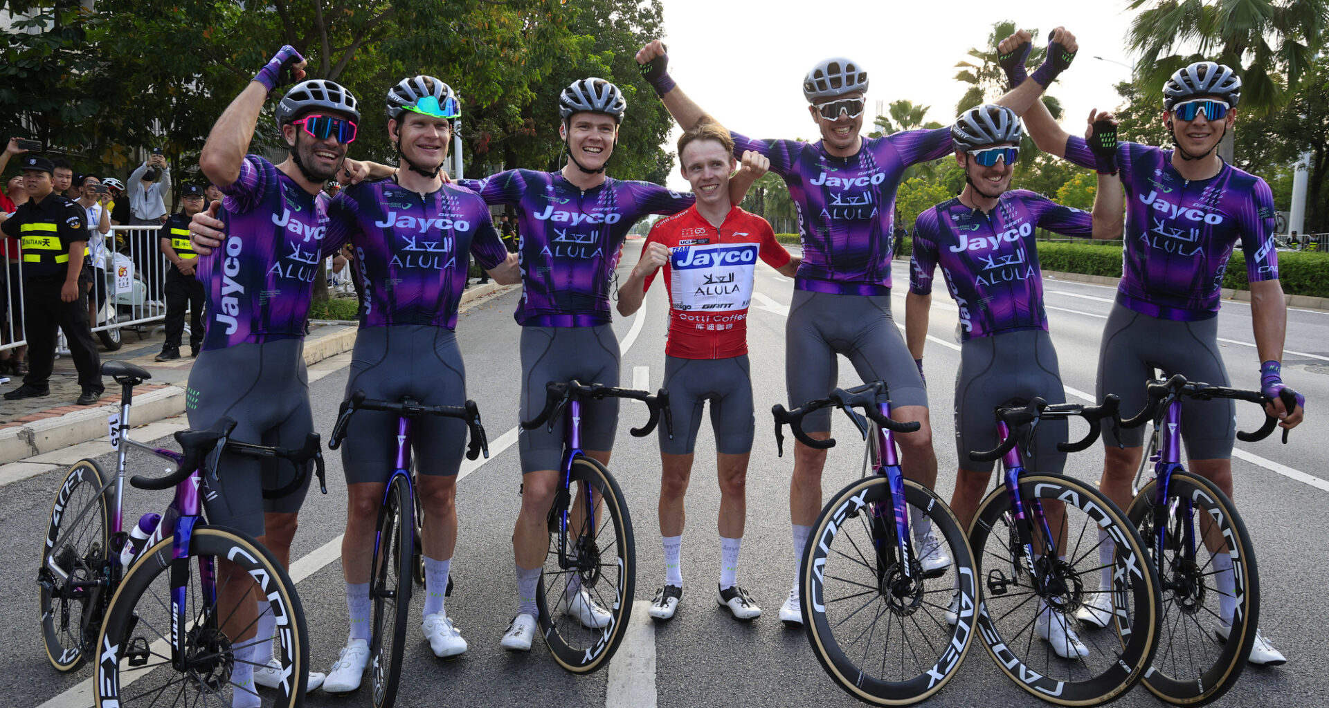 Tour of Guangxi 2025, successo pesante per Paul Double: "Pensavo di poter far bene, ma non mi aspettavo la vittoria"