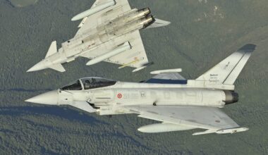 entrati in azione i caccia dell'Aeronautica