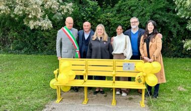 Inaugurata a Treviso la panchina gialla contro il silenzio sull’endometriosi