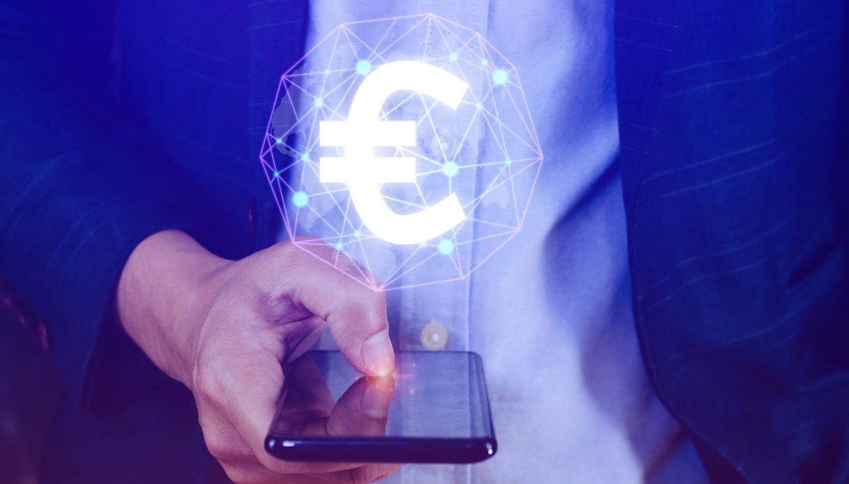 Euro digitale sempre più vicino, costerà 1,3 miliardi di euro: il lancio nel 2029
