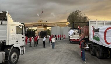 Hamas restituisce i corpi di altri 4 ostaggi. Israele riapre il valico di Rafah