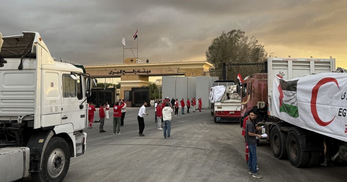 Hamas restituisce i corpi di altri 4 ostaggi. Israele riapre il valico di Rafah