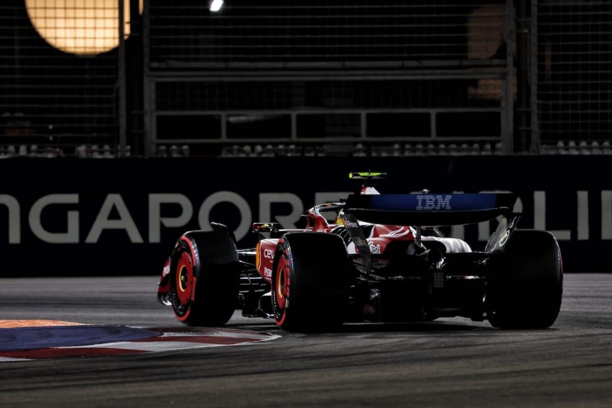 Hamilton, un primo anno da incubo in Ferrari. Button: “Nel 2026 vedremo il vero Lewis o si ritirerà”