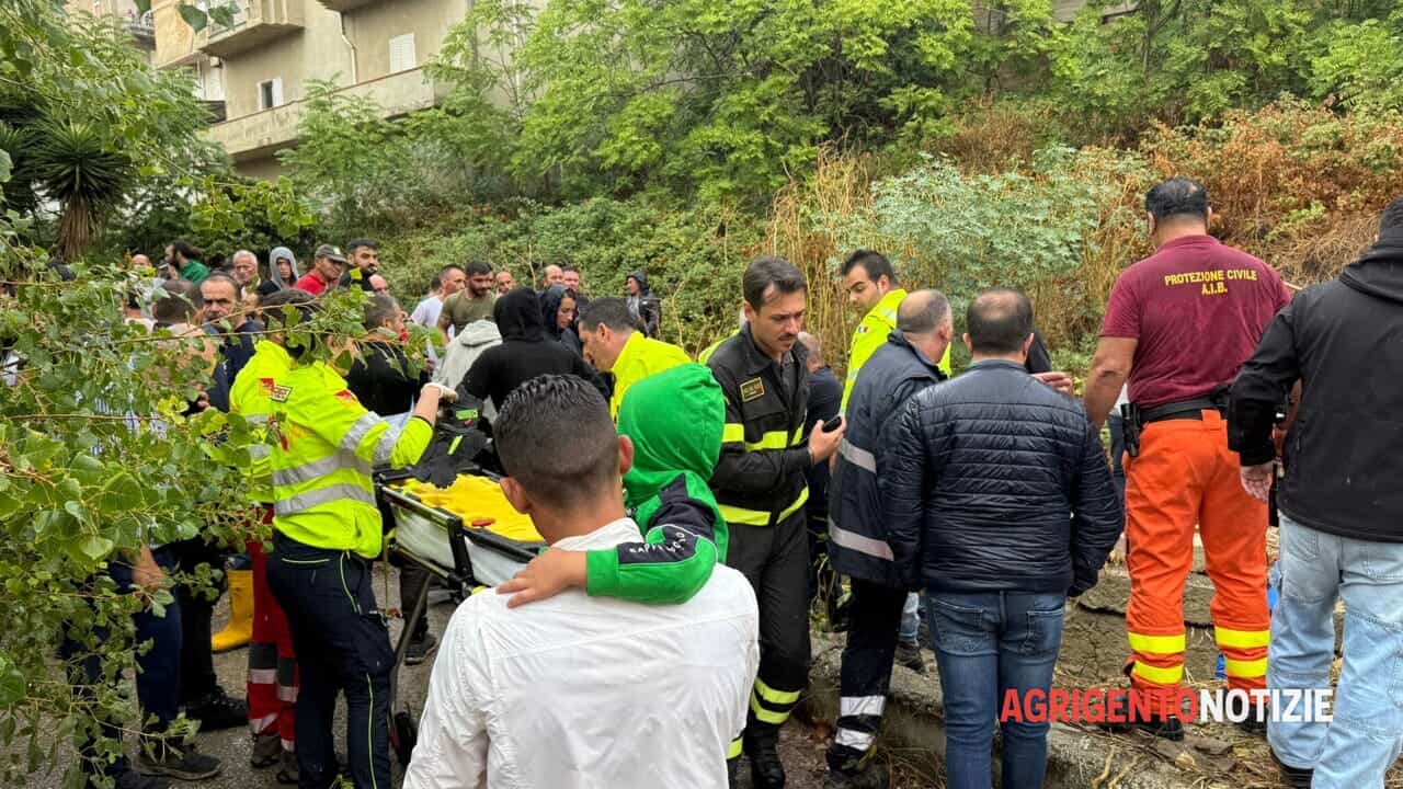 una donna è dispersa, ricerche su un fronte di 15 chilometri