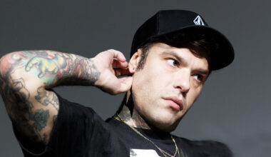 Fedez si scaglia contro il mondo di Chiara Ferragni: «Dentro, puzzavano di marcio»