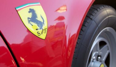 Ferrari riduce le esportazioni nel Regno Unito a causa delle tasse per i più ricchi