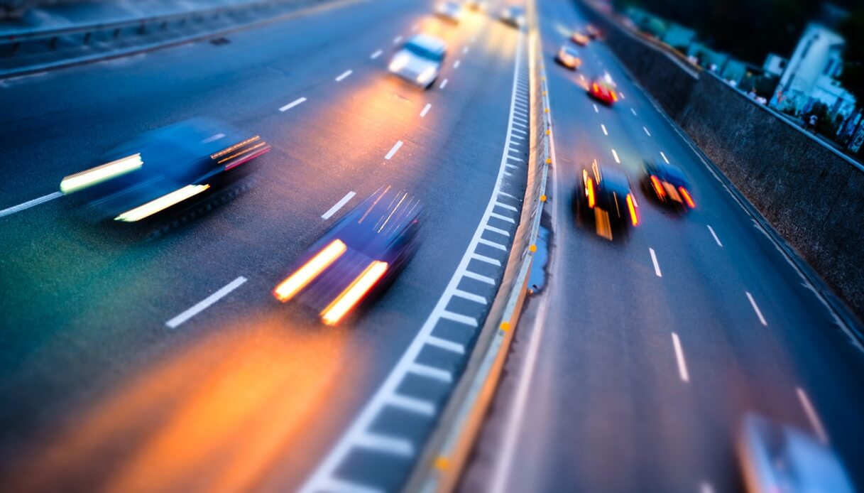 Con una Ferrari a più di 100 km/h oltre il limite: fermato e auto sequestrata