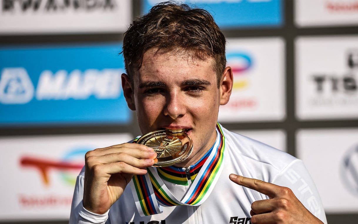 Ciclismo, Lorenzo Mark Finn vince il Mondiale Under 23: la sua storia