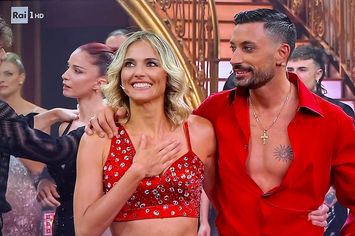 Ballando con le Stelle 2025 cambia orario: quando va in onda