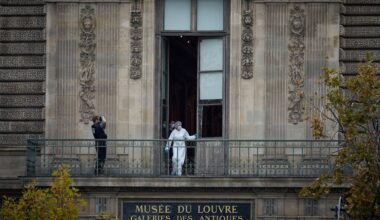 Furto al Louvre, si indaga sui 4 ladri in fuga e sulle falle della sicurezza
