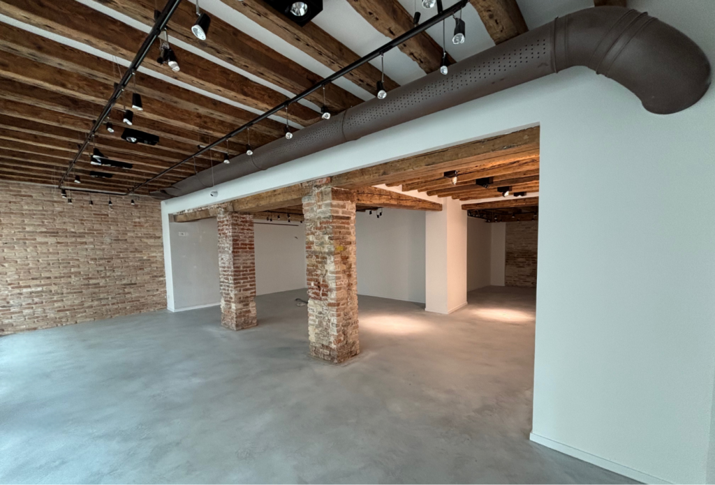 galeries bartoux venezia 03 Nasce a Venezia un nuovo polo per le arti dentro un vecchio cinema: apre la galleria Bartoux