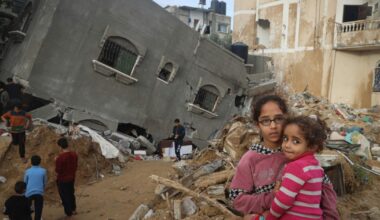 Davanti al Santa Croce il flash mob "100 ospedali per Gaza" - La Guida