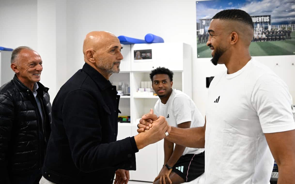 Spalletti alla Juventus: le foto del primo giorno alla Continassa e il saluto ai giocatori