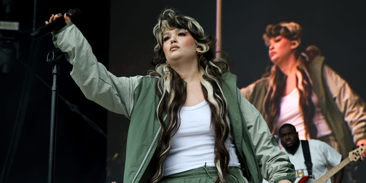 Come sta oggi Lola Young e perché ci ricorda Amy Winehouse