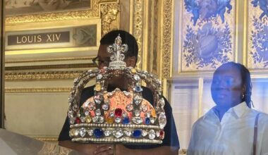 Furto al Louvre, quanto valgono i gioielli rubati: il valore è milionario