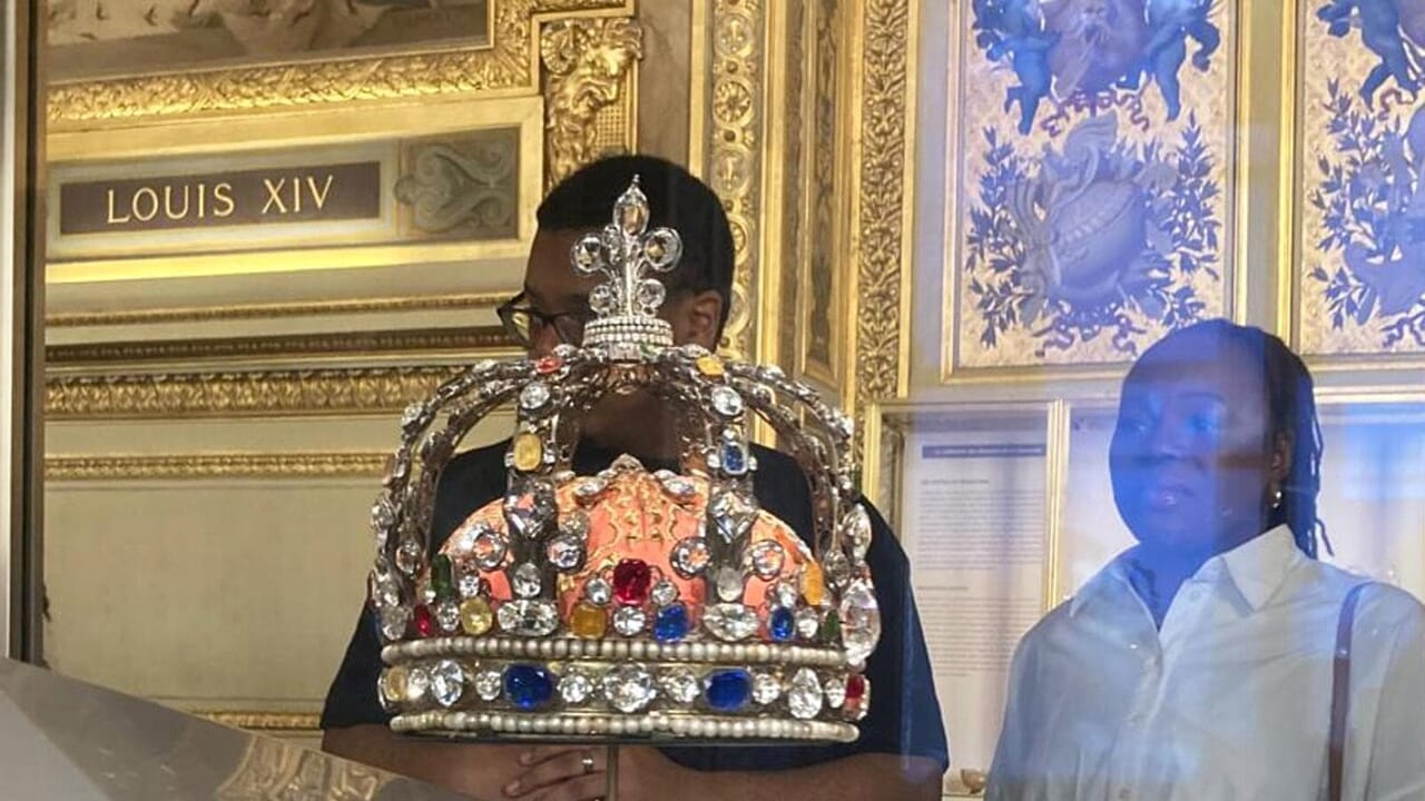 Furto al Louvre, quanto valgono i gioielli rubati: il valore è milionario