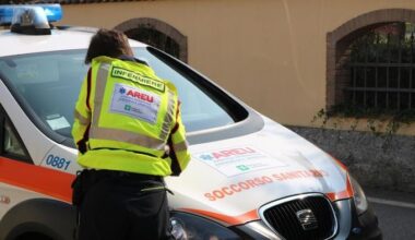 Grave malore in centro storico a Lodi, oltre mezz’ora di attesa prima che arrivi l’ambulanza