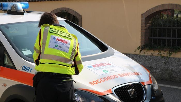 Grave malore in centro storico a Lodi, oltre mezz’ora di attesa prima che arrivi l’ambulanza