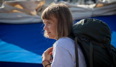 'Greta Thunberg detenuta con poco cibo e acqua e costretta a baciare bandiera Israele'