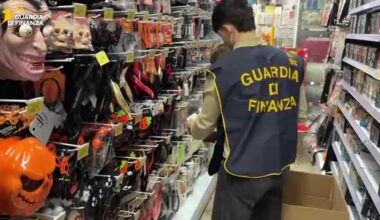 Prodotti non sicuri sequestrati in un negozio per Halloween