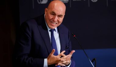 Crosetto, Ministro Difesa operato a Roma al colon: come sta